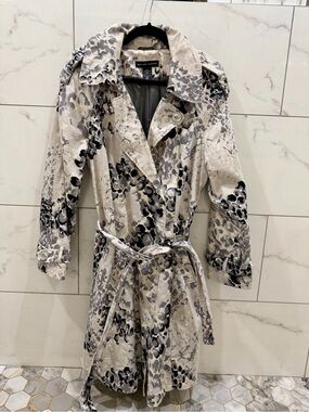 New York & Company Cream and Black and gray abstract Animal-Print Trench Sz 16
